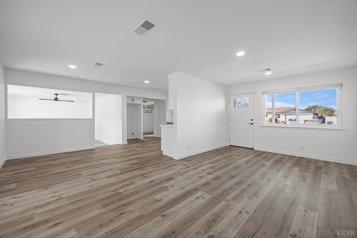 1075 Cypress Ln, Lemoore, CA 93245