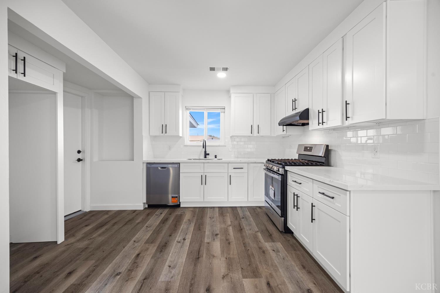 1075 Cypress Ln, Lemoore, CA 93245