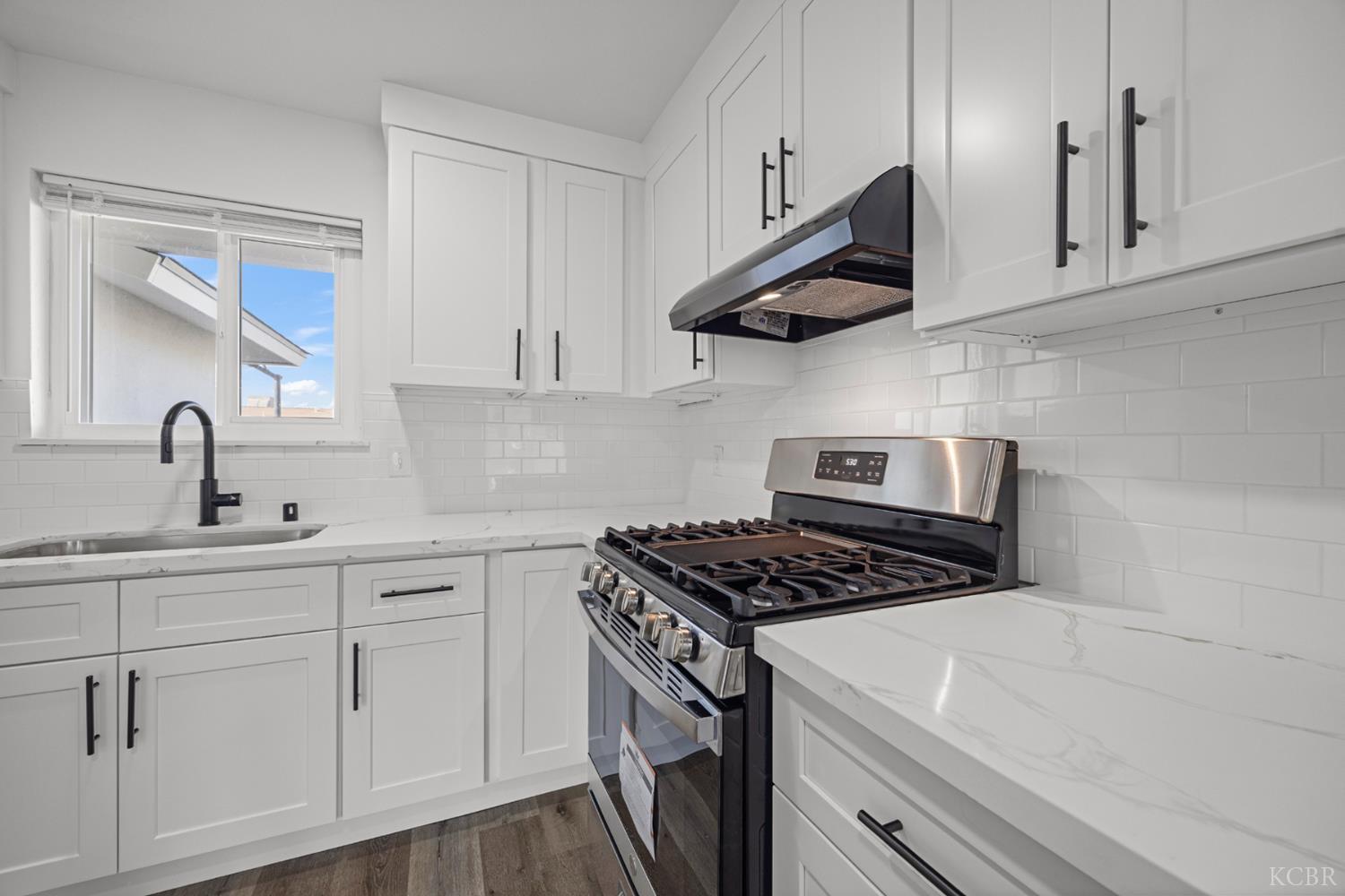 1075 Cypress Ln, Lemoore, CA 93245
