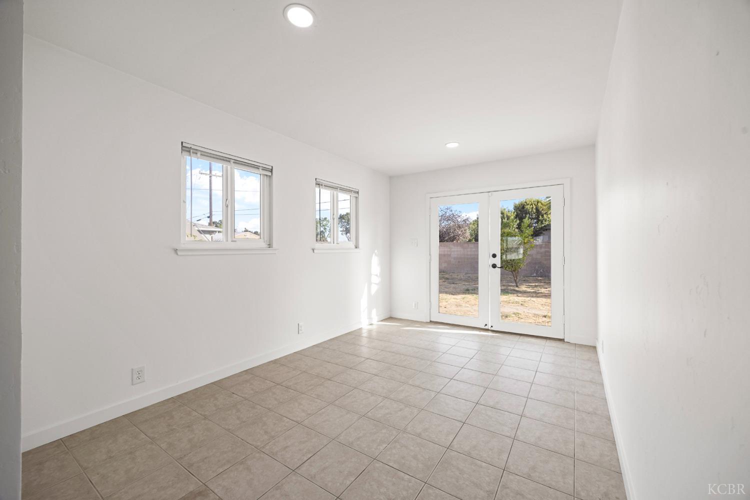1075 Cypress Ln, Lemoore, CA 93245