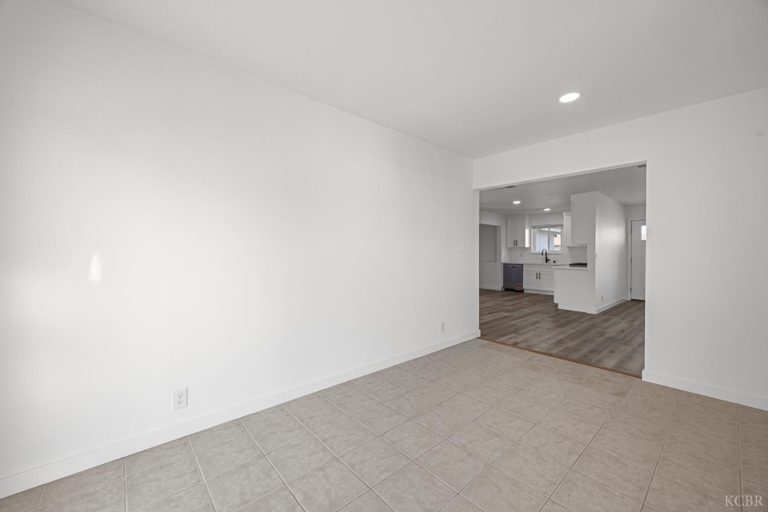 1075 Cypress Ln, Lemoore, CA 93245