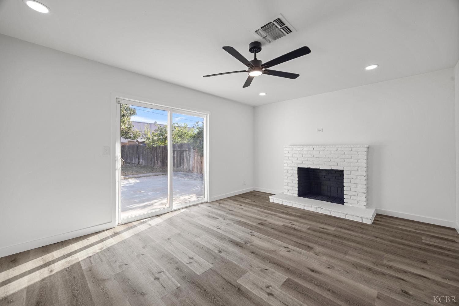1075 Cypress Ln, Lemoore, CA 93245