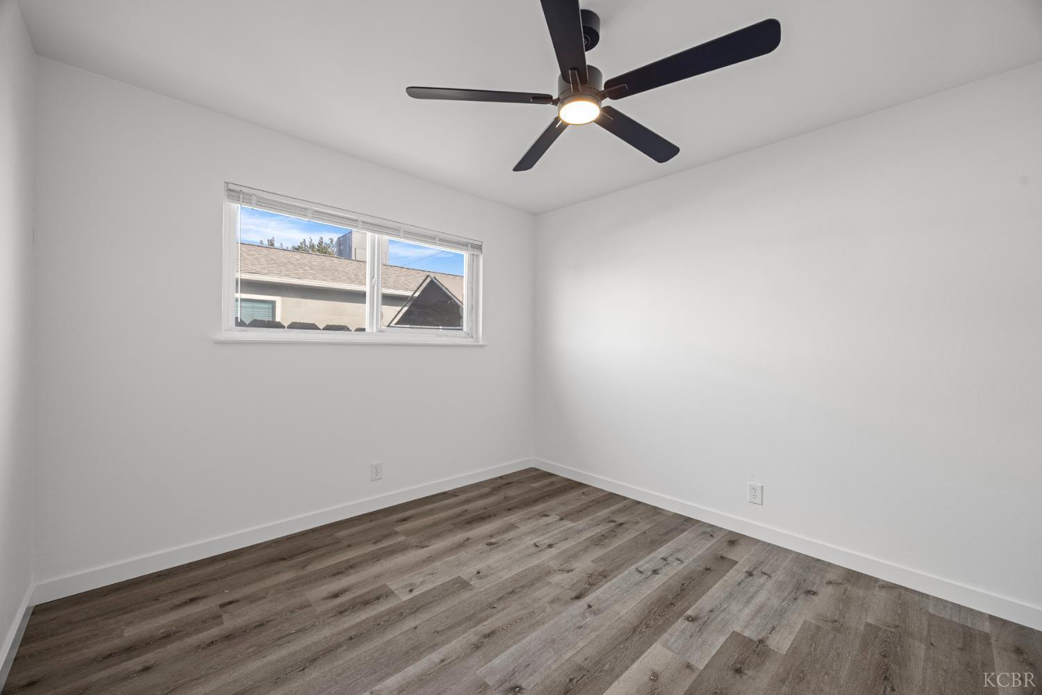 1075 Cypress Ln, Lemoore, CA 93245