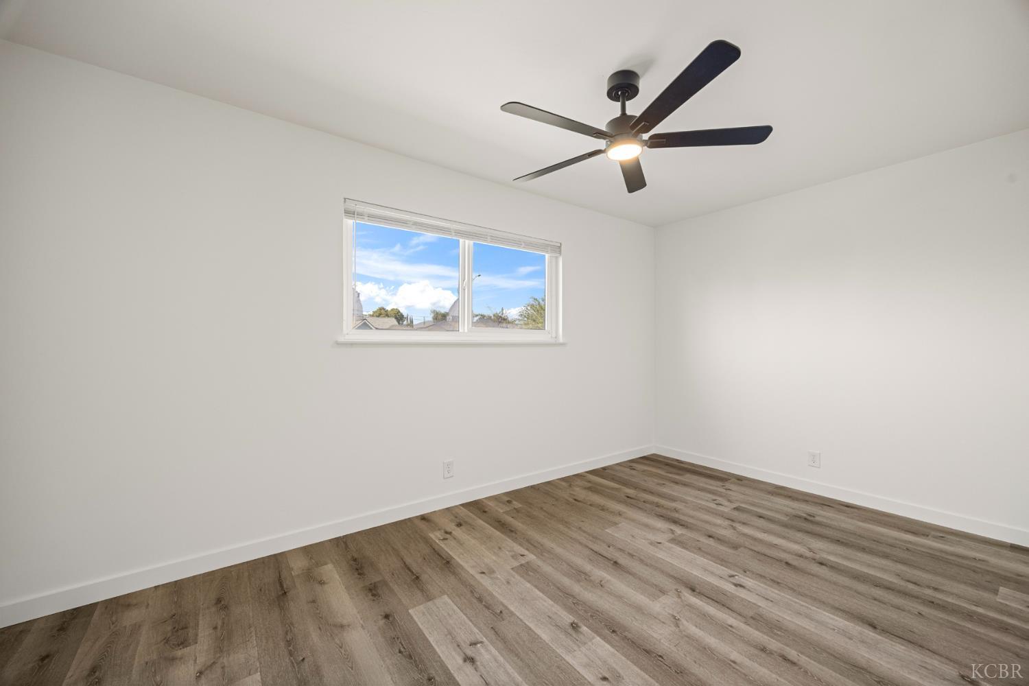 1075 Cypress Ln, Lemoore, CA 93245