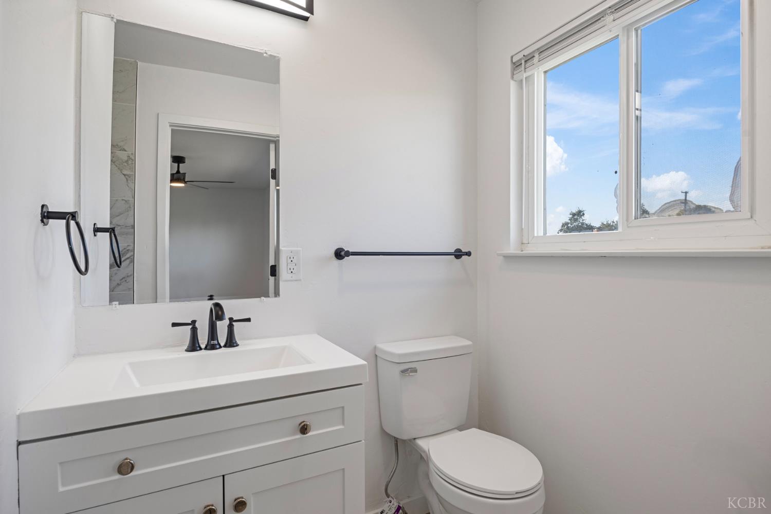 1075 Cypress Ln, Lemoore, CA 93245