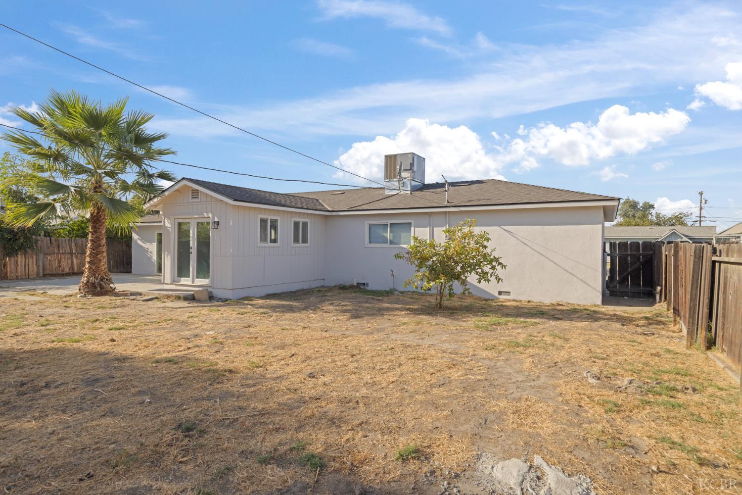 1075 Cypress Ln, Lemoore, CA 93245