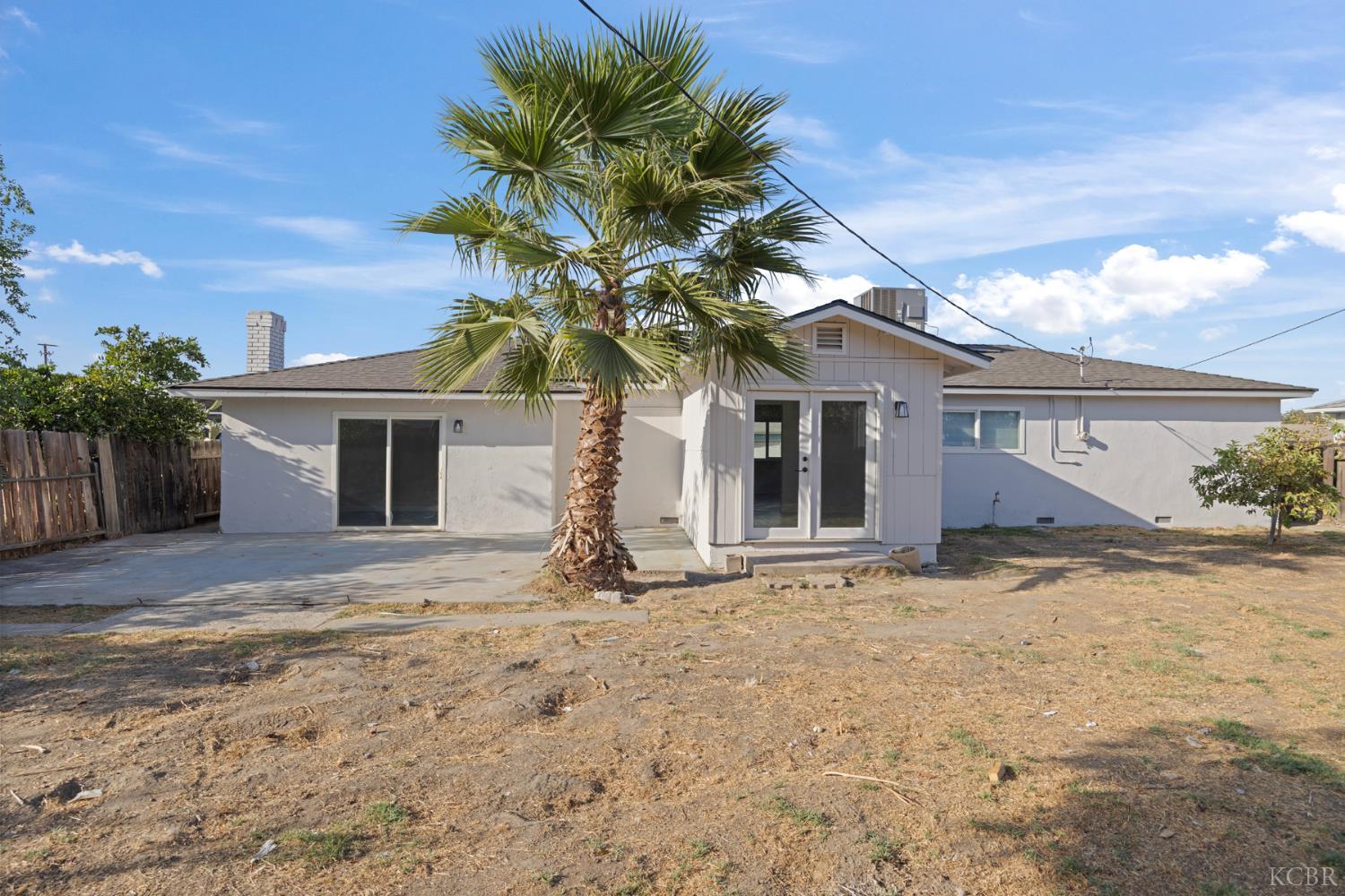 1075 Cypress Ln, Lemoore, CA 93245