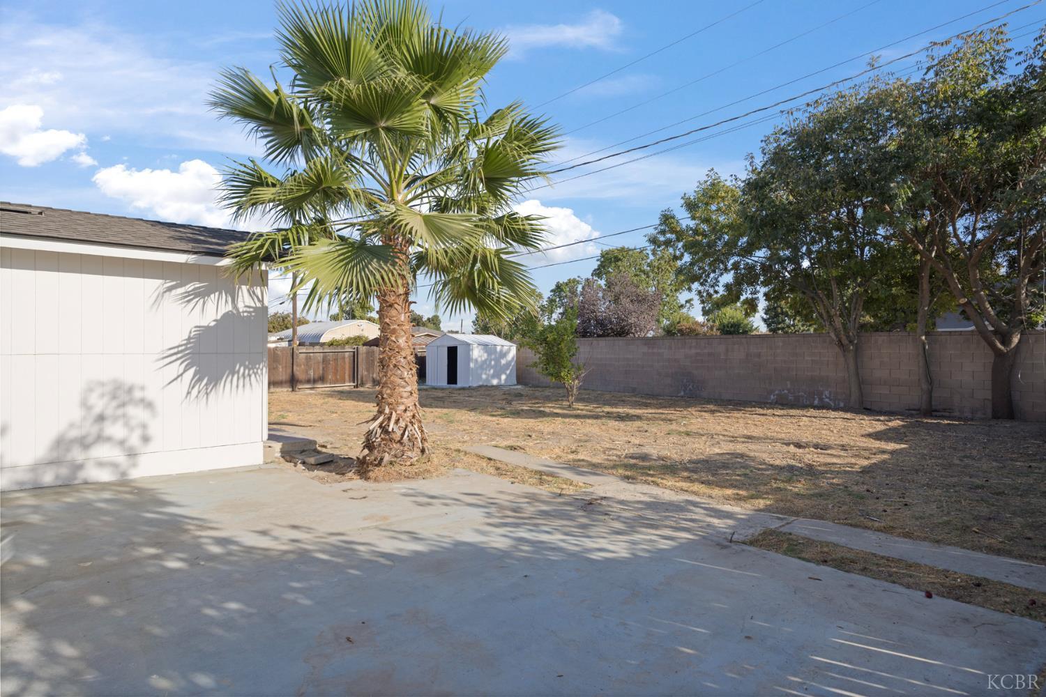 1075 Cypress Ln, Lemoore, CA 93245