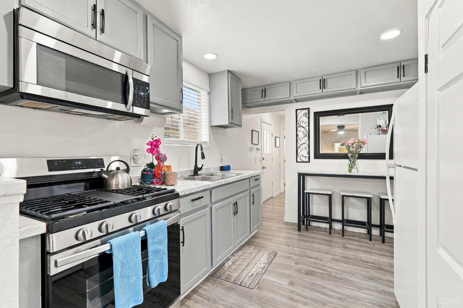 405 Neville St, Hanford, CA 93230