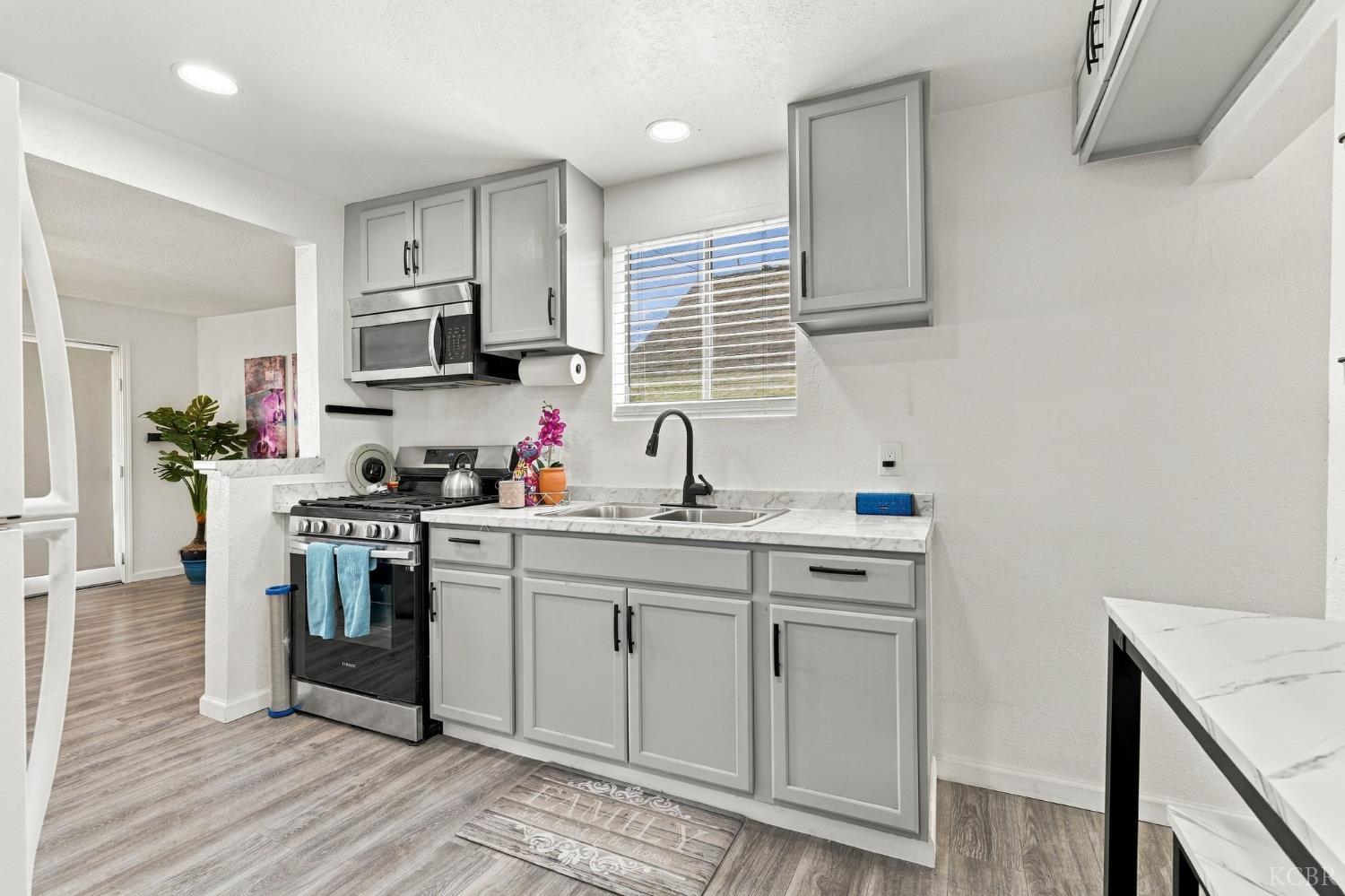 405 Neville St, Hanford, CA 93230