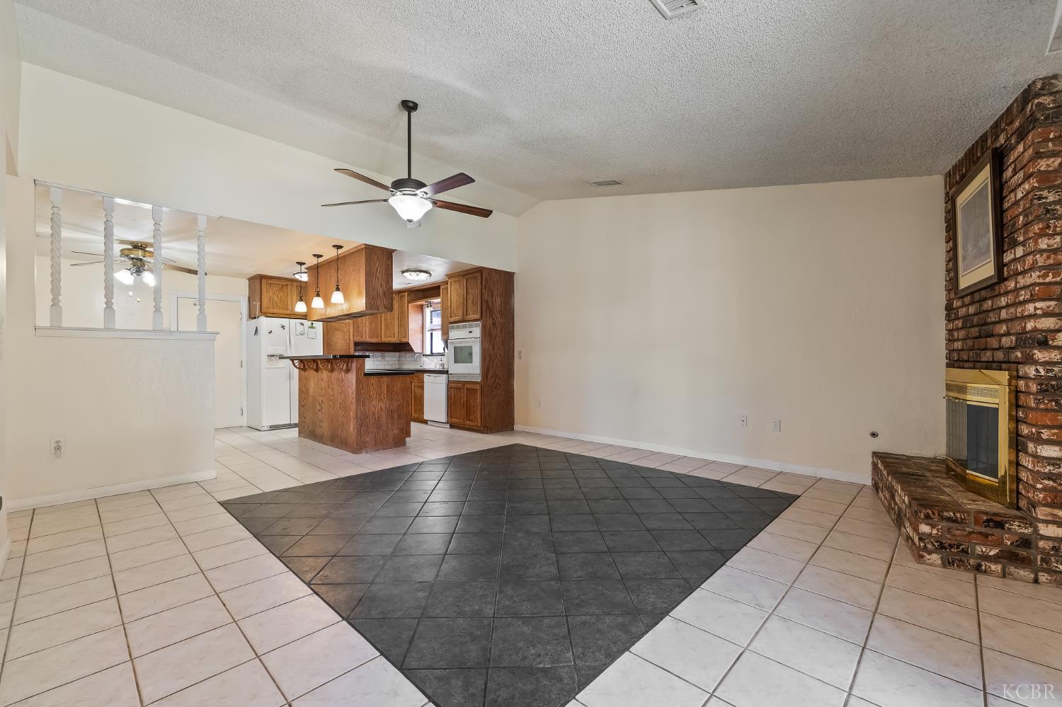 1065 Ross Way, Hanford, CA 93230