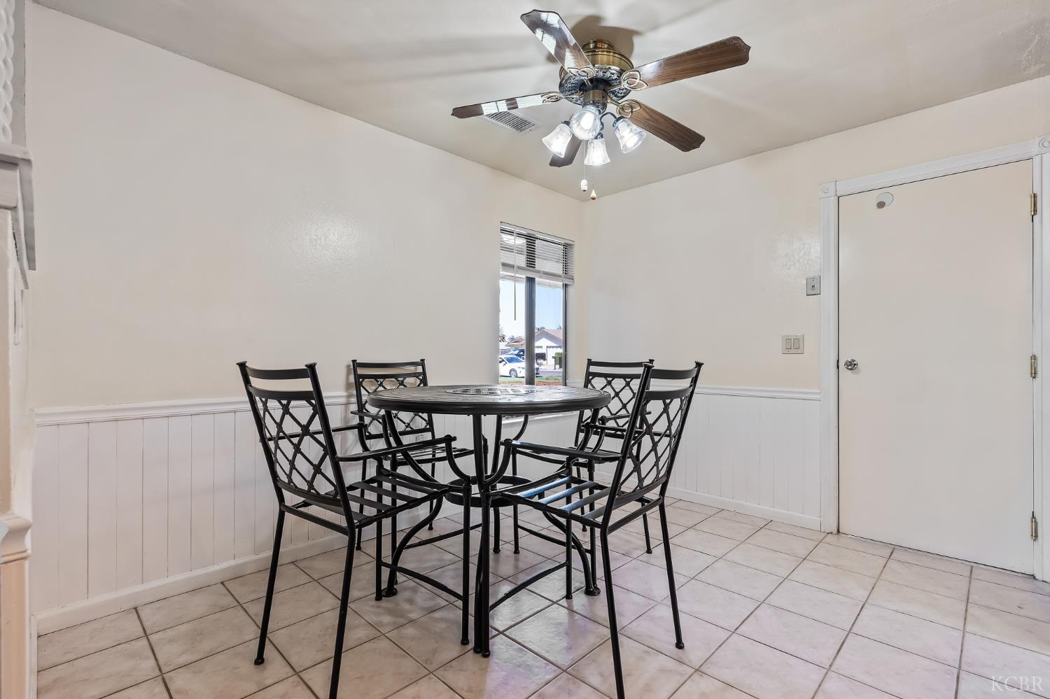 1065 Ross Way, Hanford, CA 93230