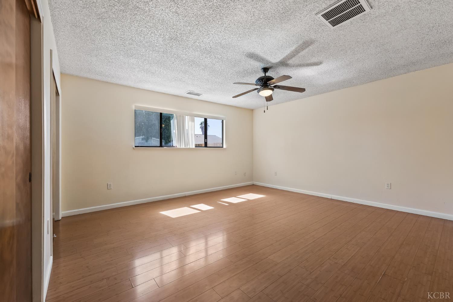 1065 Ross Way, Hanford, CA 93230