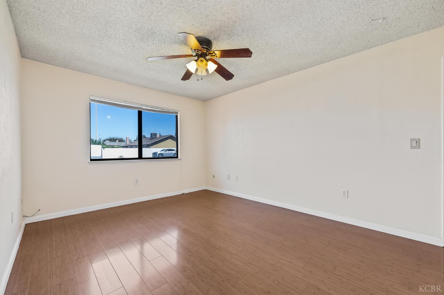 1065 Ross Way, Hanford, CA 93230