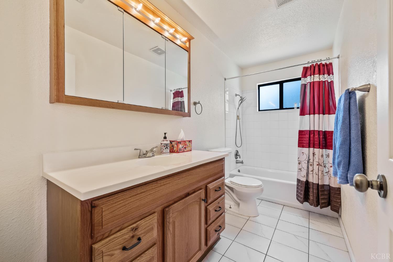 1065 Ross Way, Hanford, CA 93230