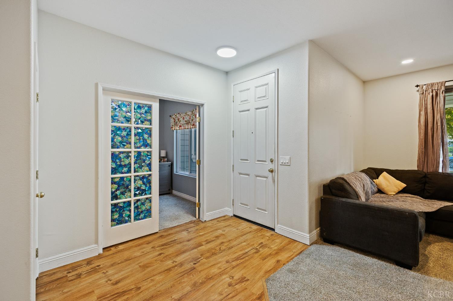 914 W Russell Ave, Visalia, CA 93277