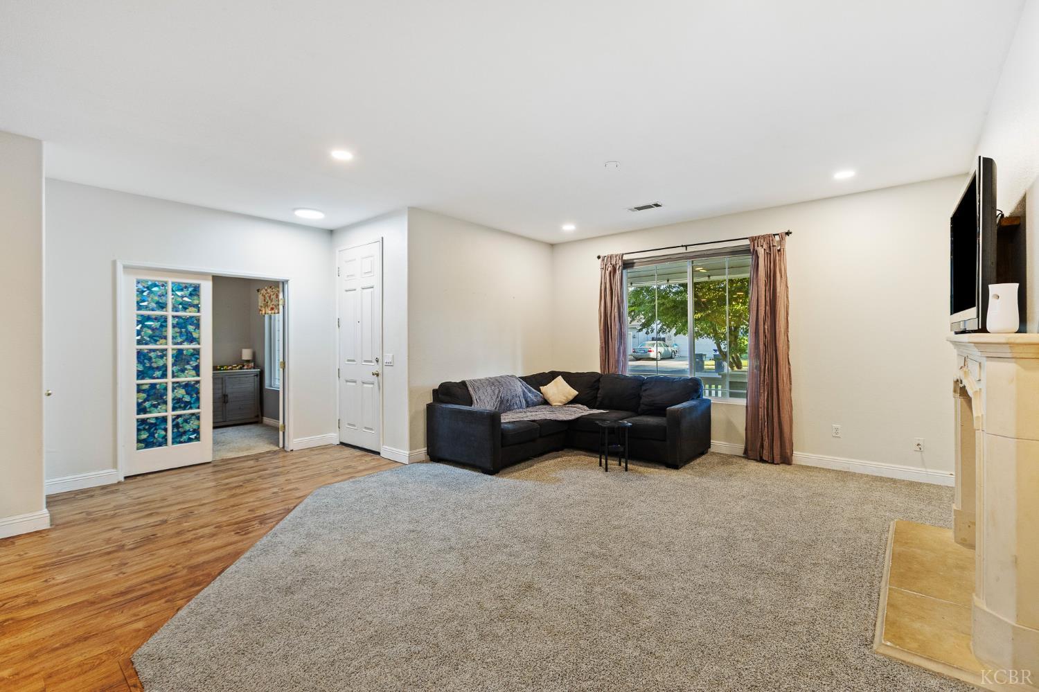 914 W Russell Ave, Visalia, CA 93277