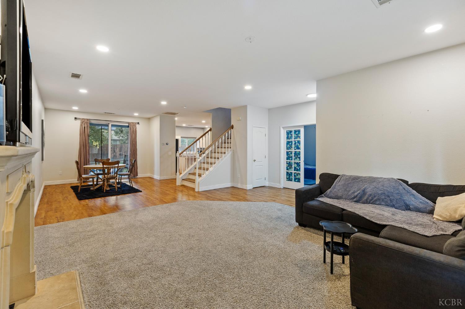 914 W Russell Ave, Visalia, CA 93277