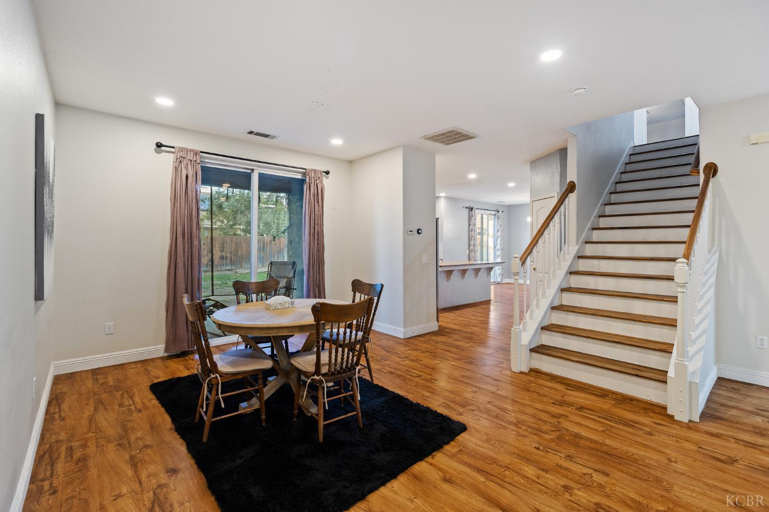 914 W Russell Ave, Visalia, CA 93277