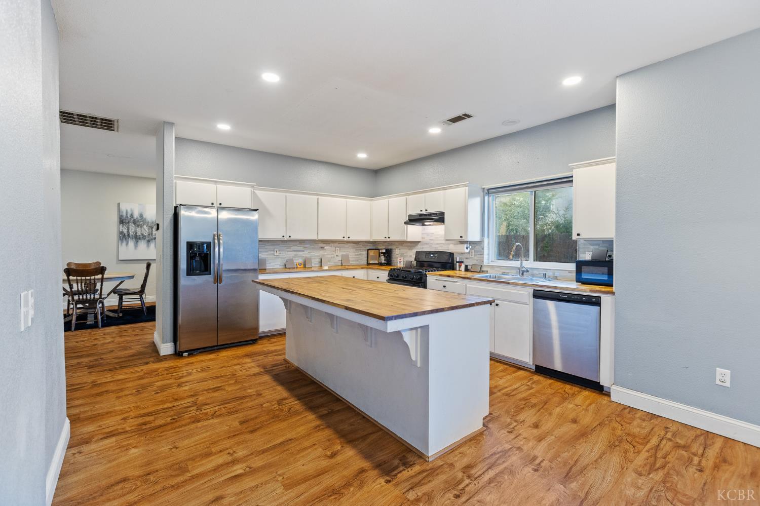 914 W Russell Ave, Visalia, CA 93277