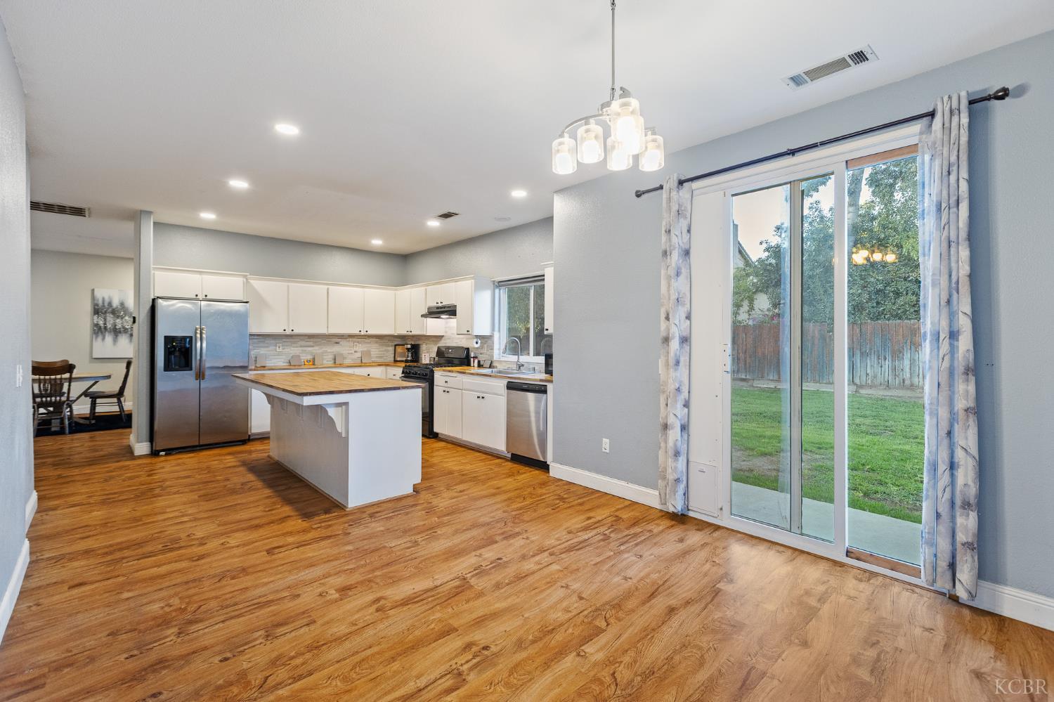 914 W Russell Ave, Visalia, CA 93277