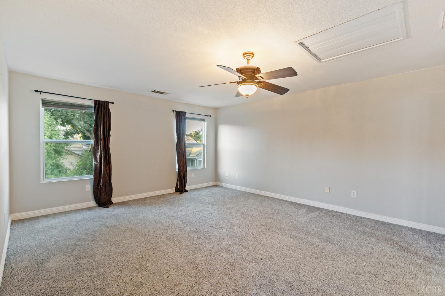 914 W Russell Ave, Visalia, CA 93277