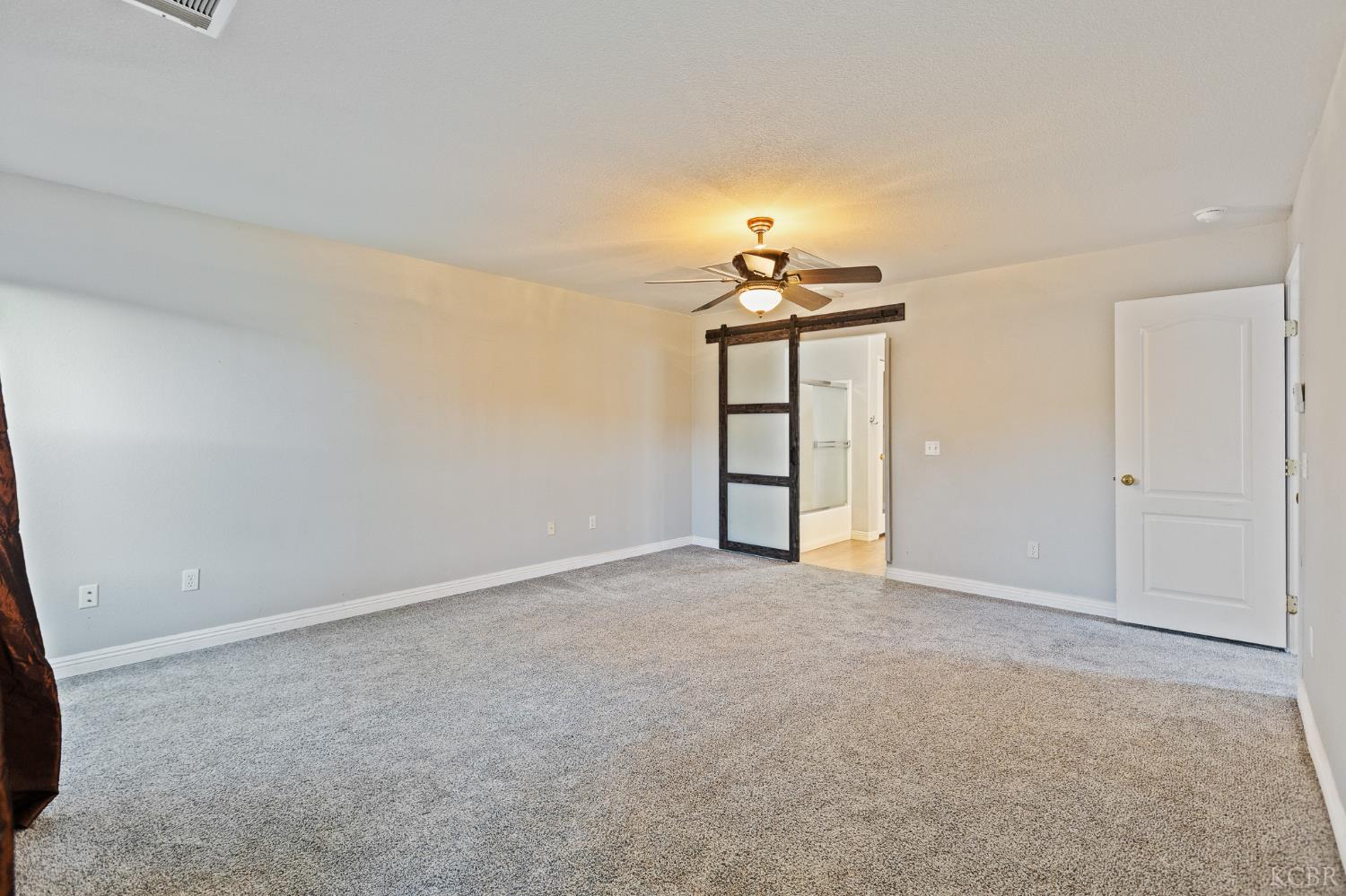 914 W Russell Ave, Visalia, CA 93277