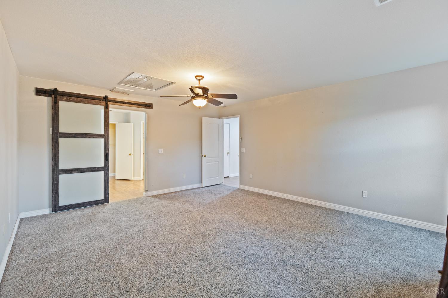 914 W Russell Ave, Visalia, CA 93277