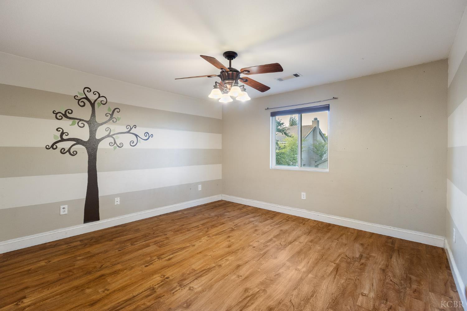 914 W Russell Ave, Visalia, CA 93277