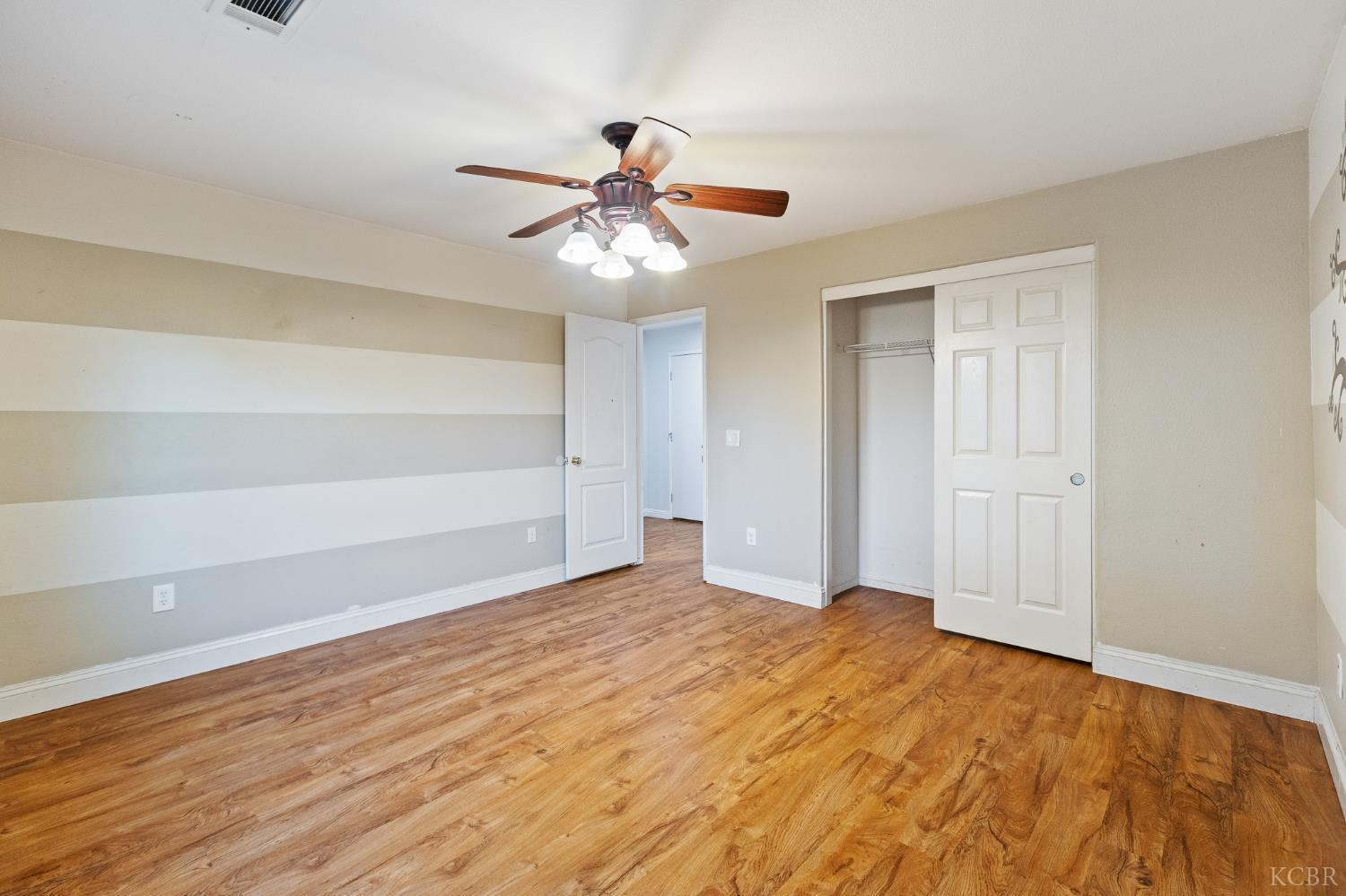 914 W Russell Ave, Visalia, CA 93277