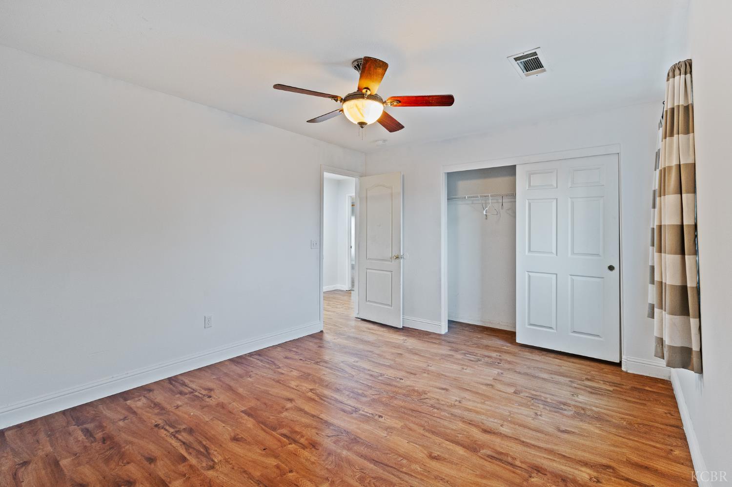 914 W Russell Ave, Visalia, CA 93277