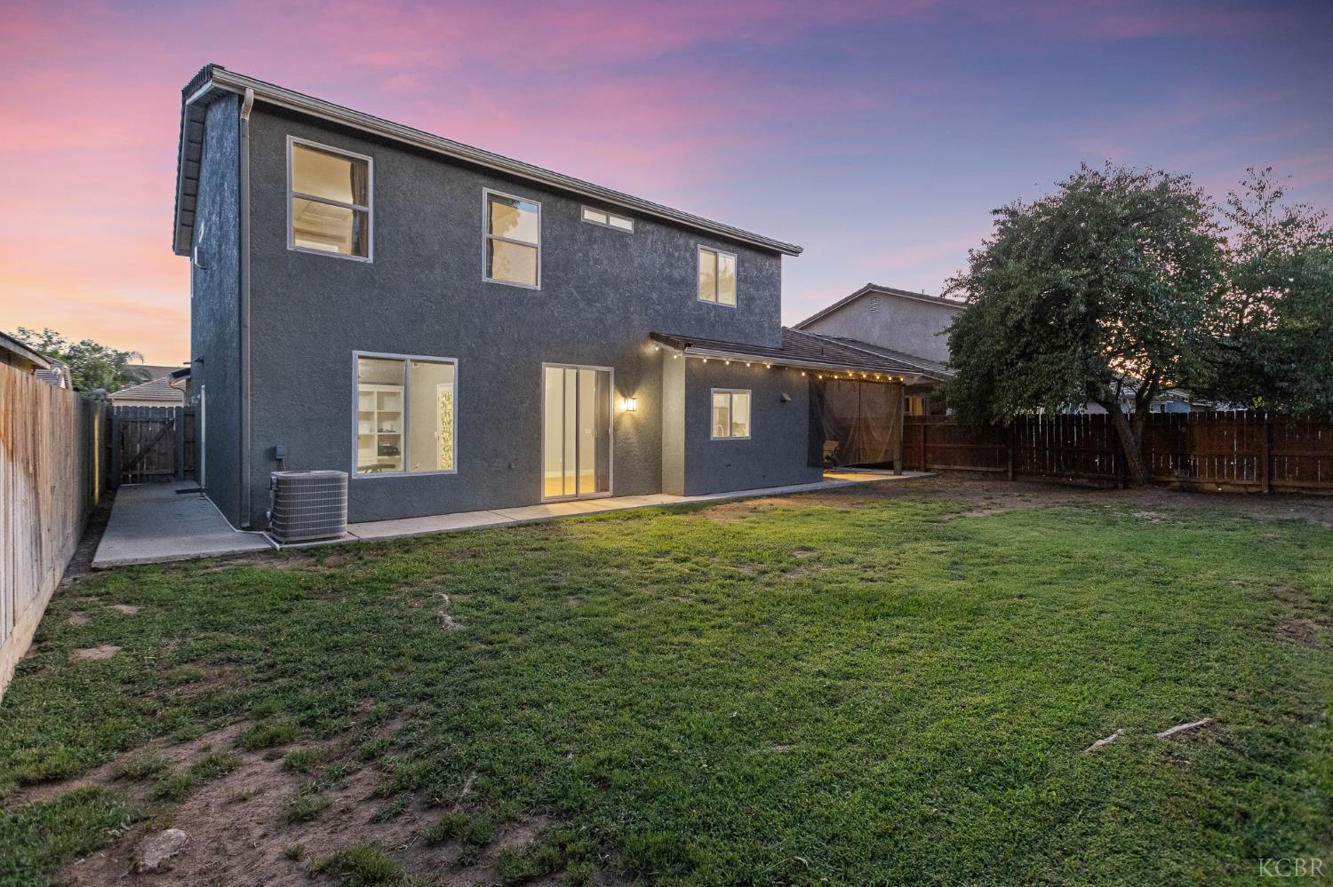 914 W Russell Ave, Visalia, CA 93277