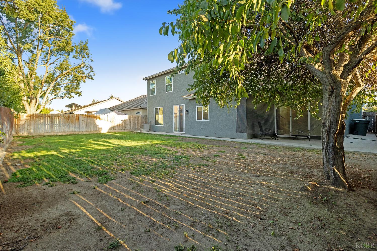 914 W Russell Ave, Visalia, CA 93277