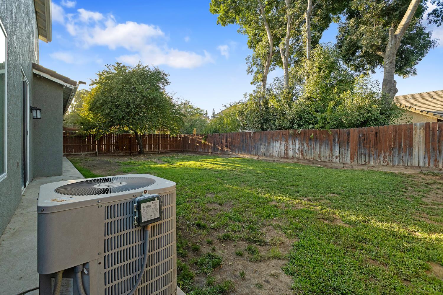 914 W Russell Ave, Visalia, CA 93277
