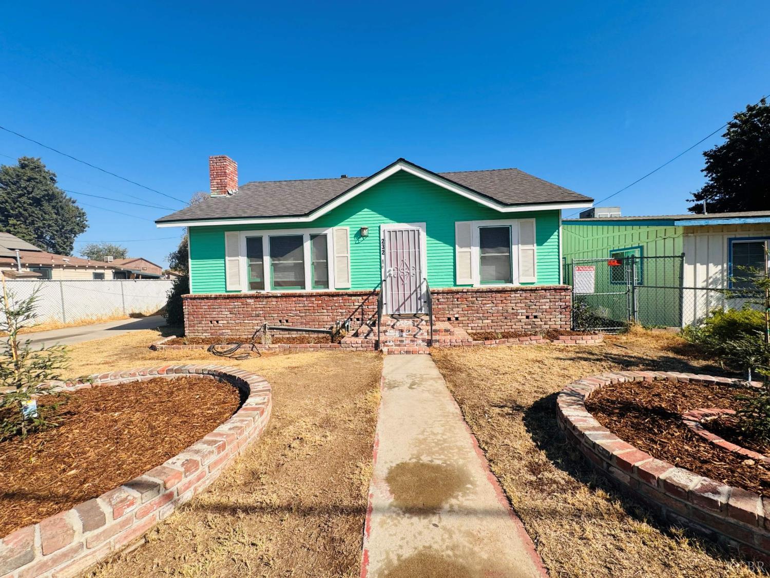 232 E Sweet Ave, Visalia, CA 93291