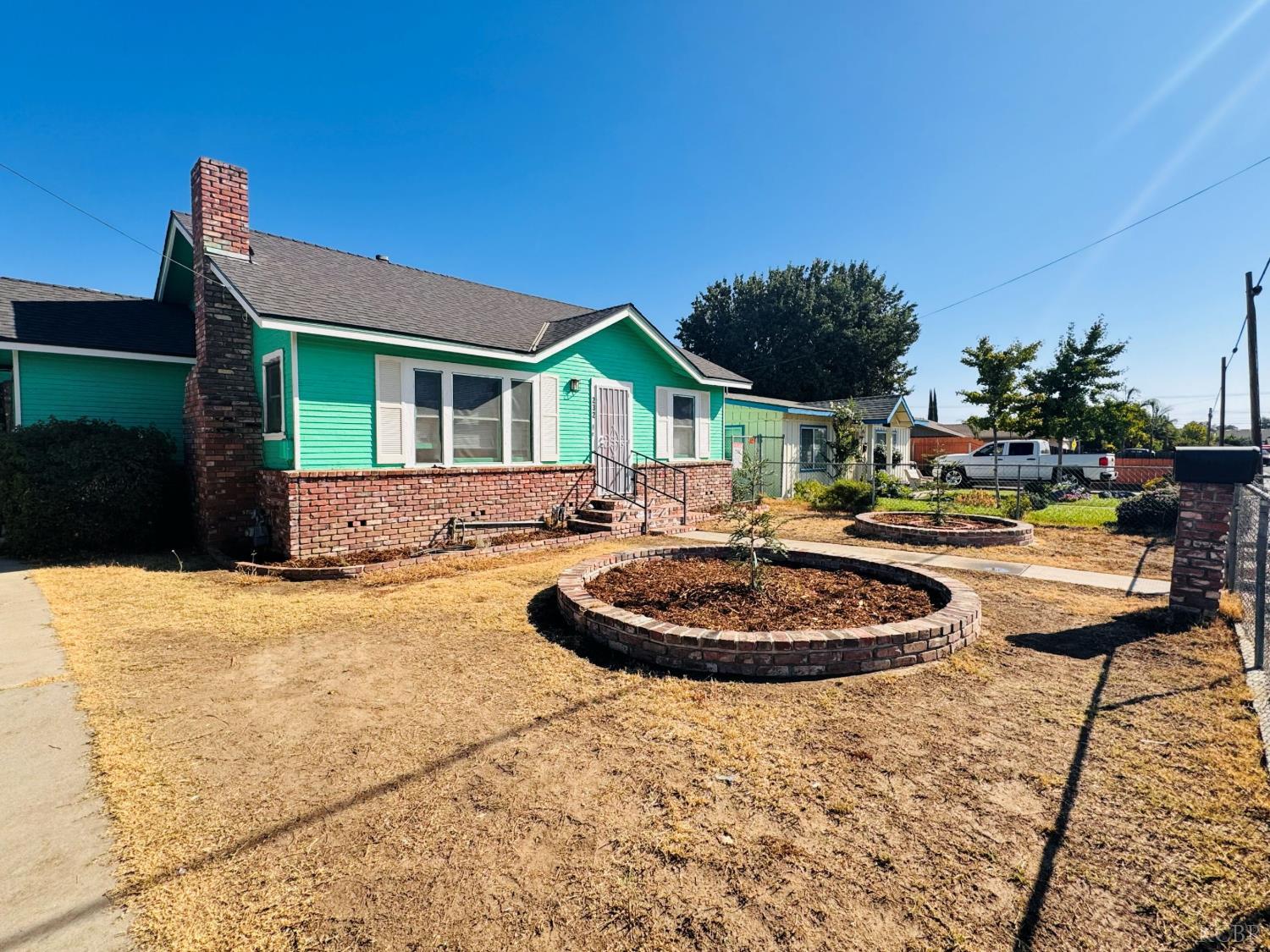 232 E Sweet Ave, Visalia, CA 93291