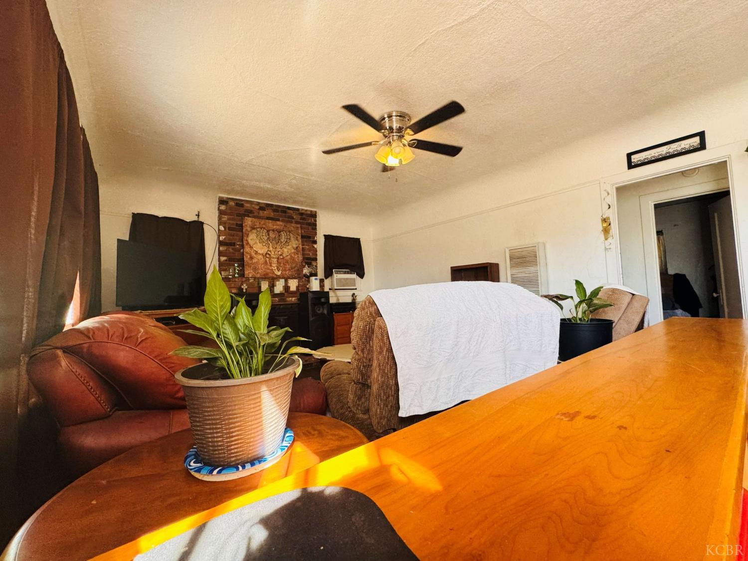 232 E Sweet Ave, Visalia, CA 93291