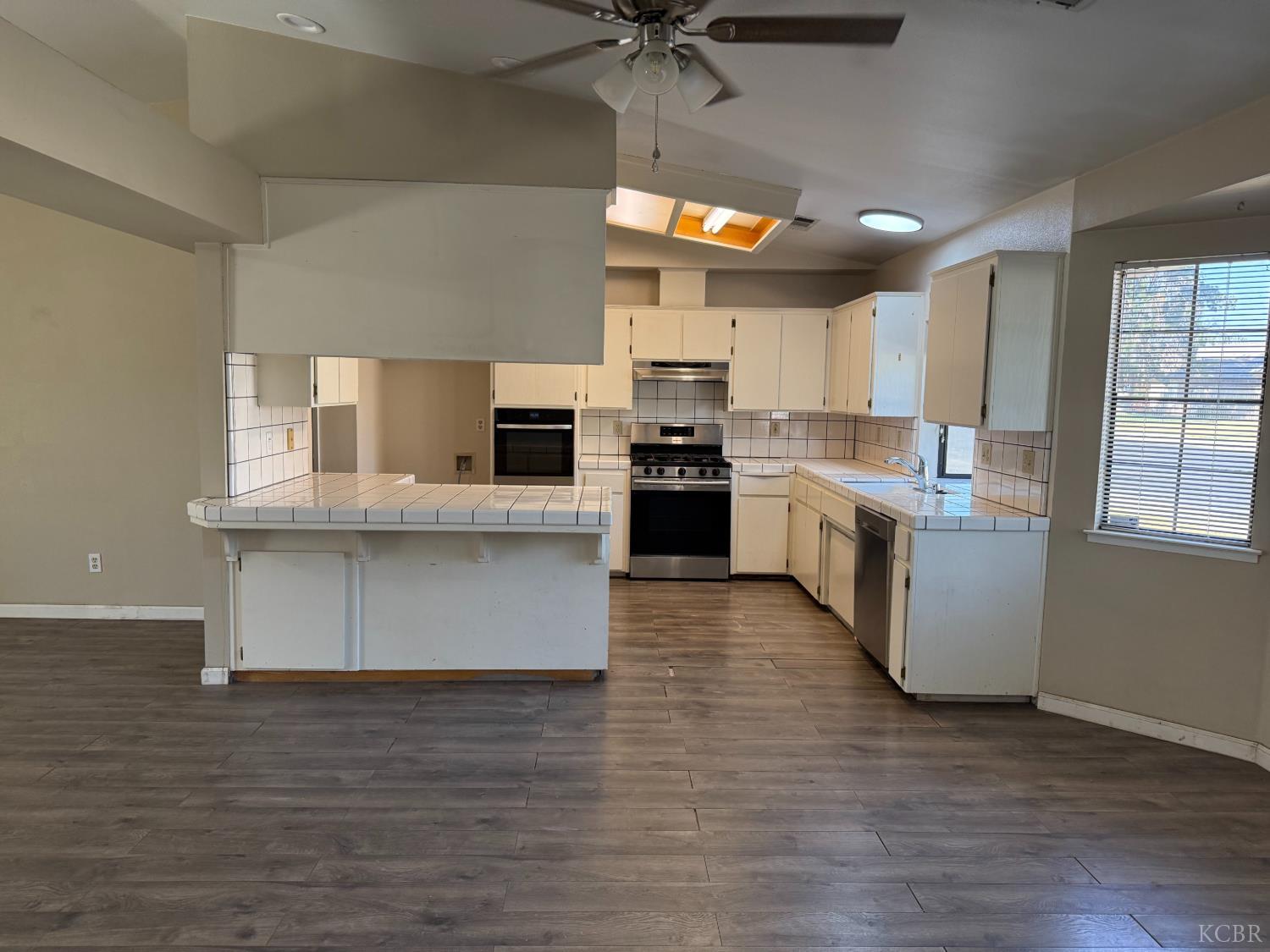 2350 Stratford Way, Hanford, CA 93230