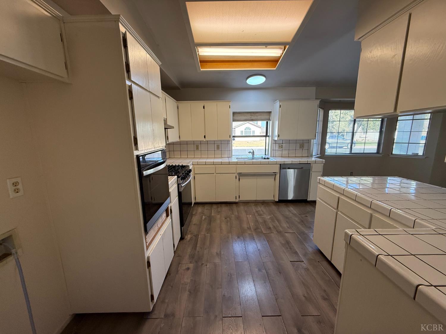 2350 Stratford Way, Hanford, CA 93230