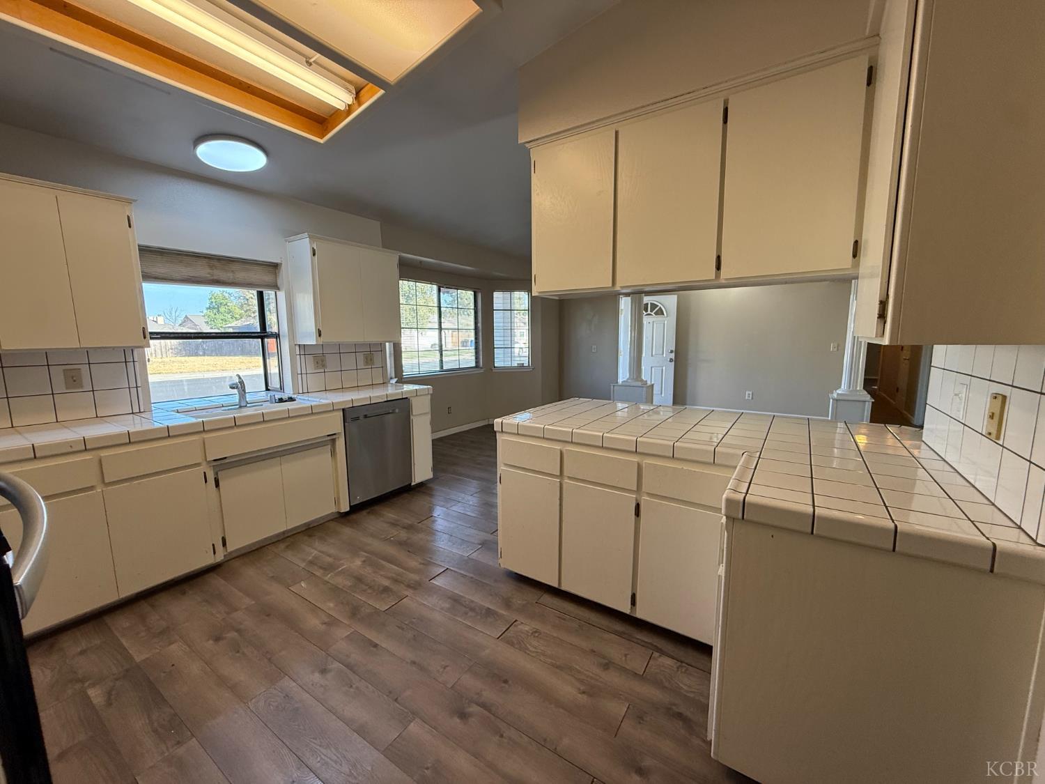 2350 Stratford Way, Hanford, CA 93230