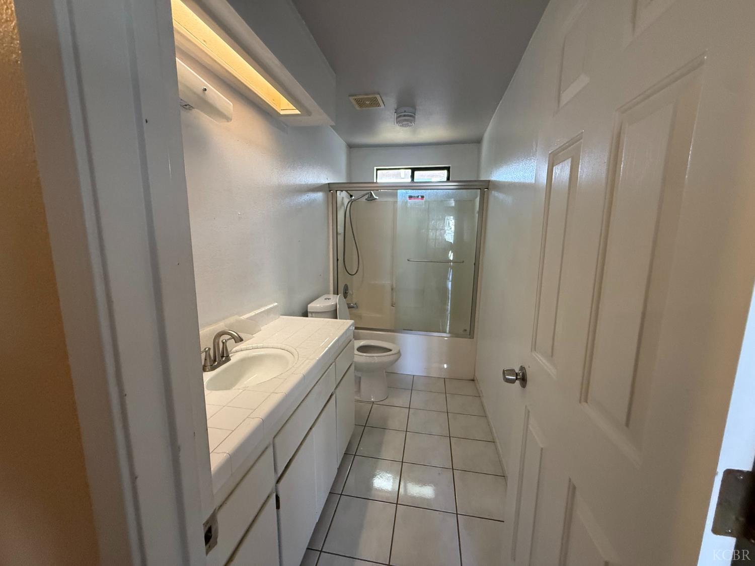 2350 Stratford Way, Hanford, CA 93230