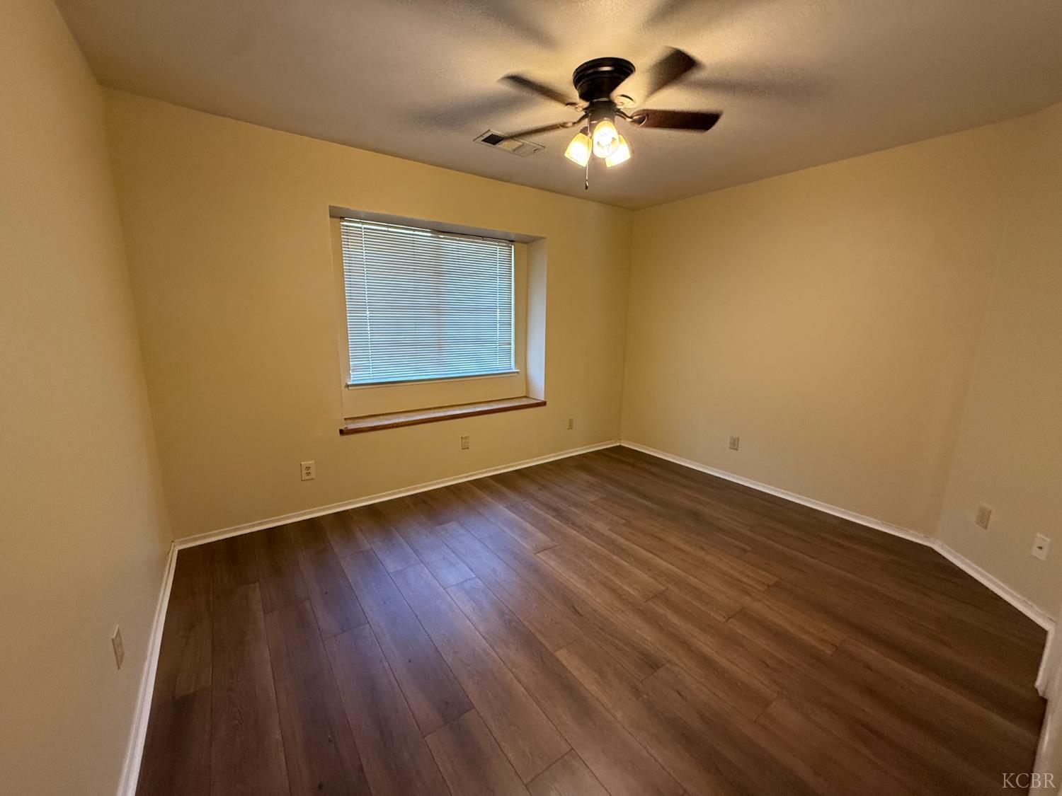 2350 Stratford Way, Hanford, CA 93230