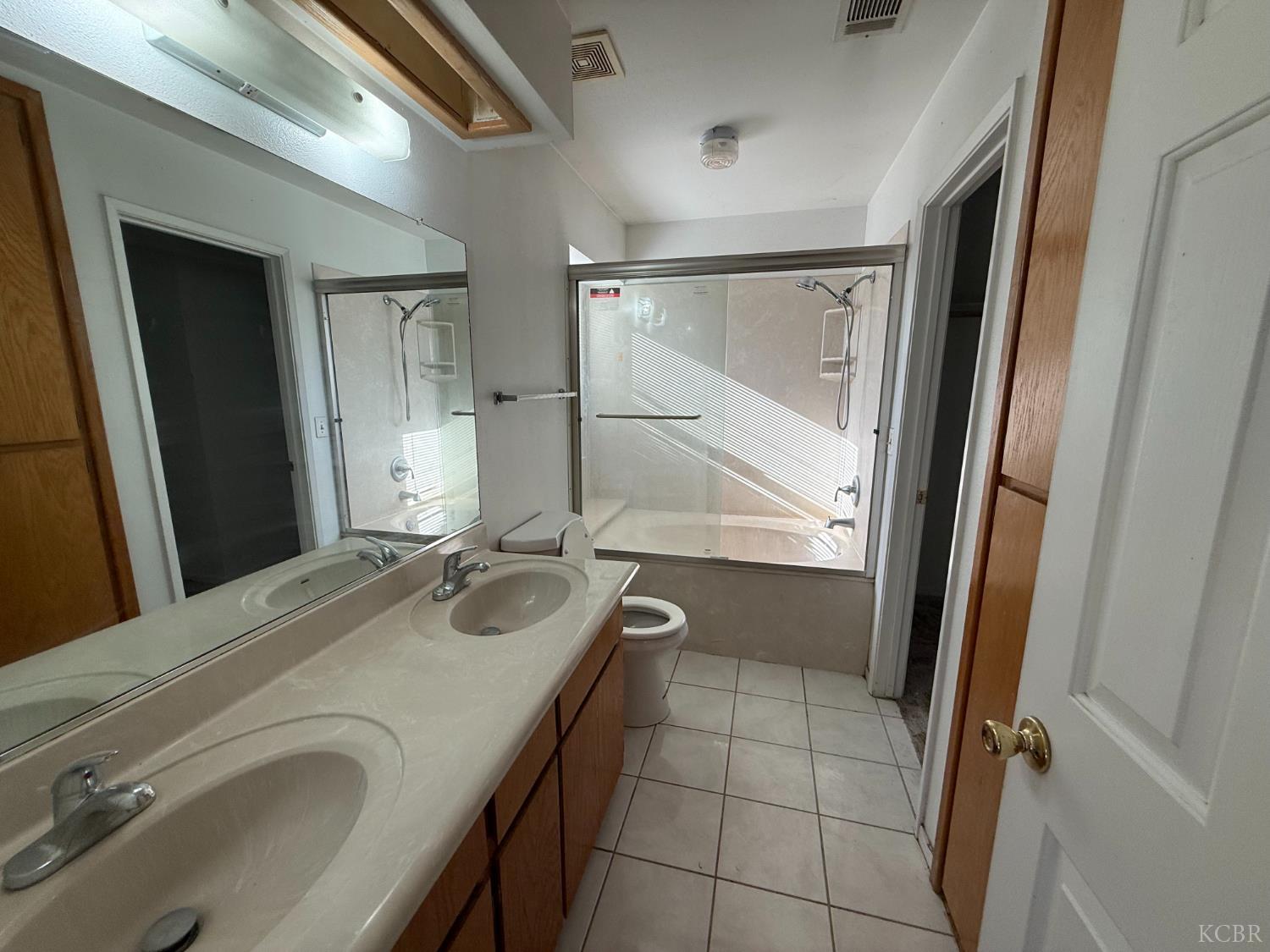 2350 Stratford Way, Hanford, CA 93230