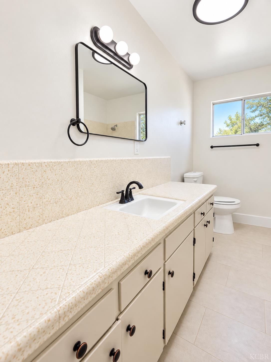 522 Garfield Ave, Taft, CA 93268