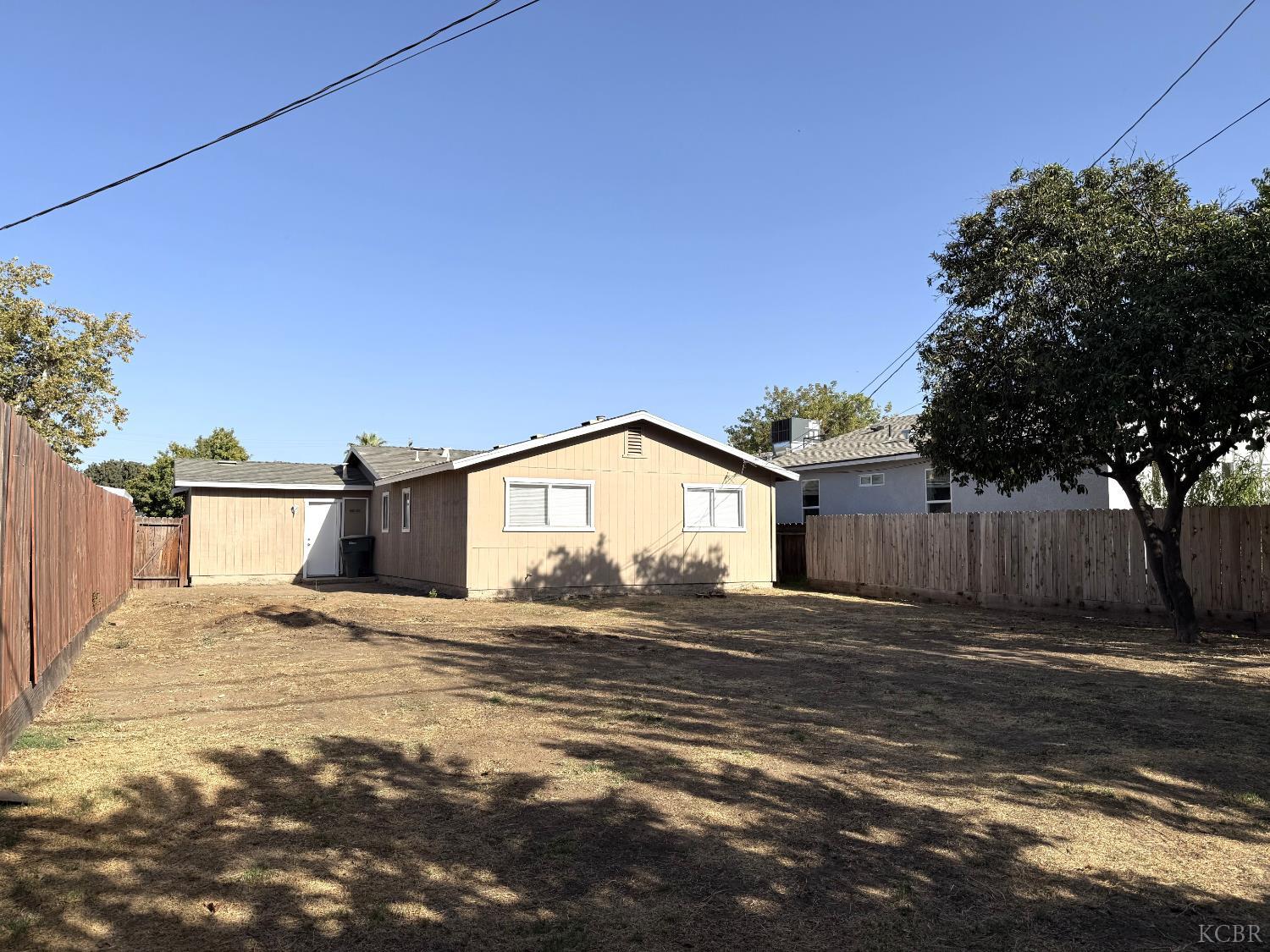 1105 N Thorne Ave, Fresno, CA 93728