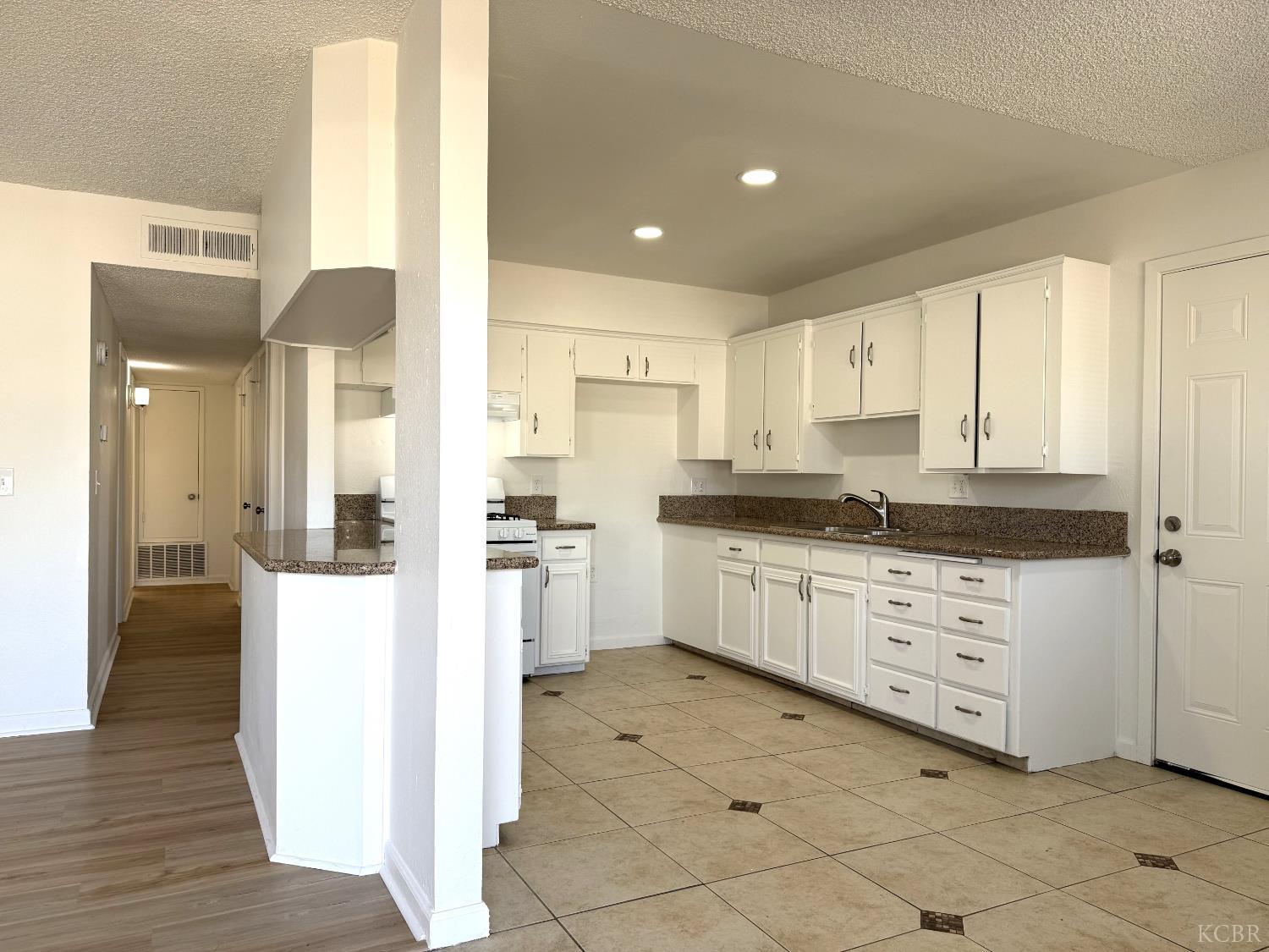 1105 N Thorne Ave, Fresno, CA 93728