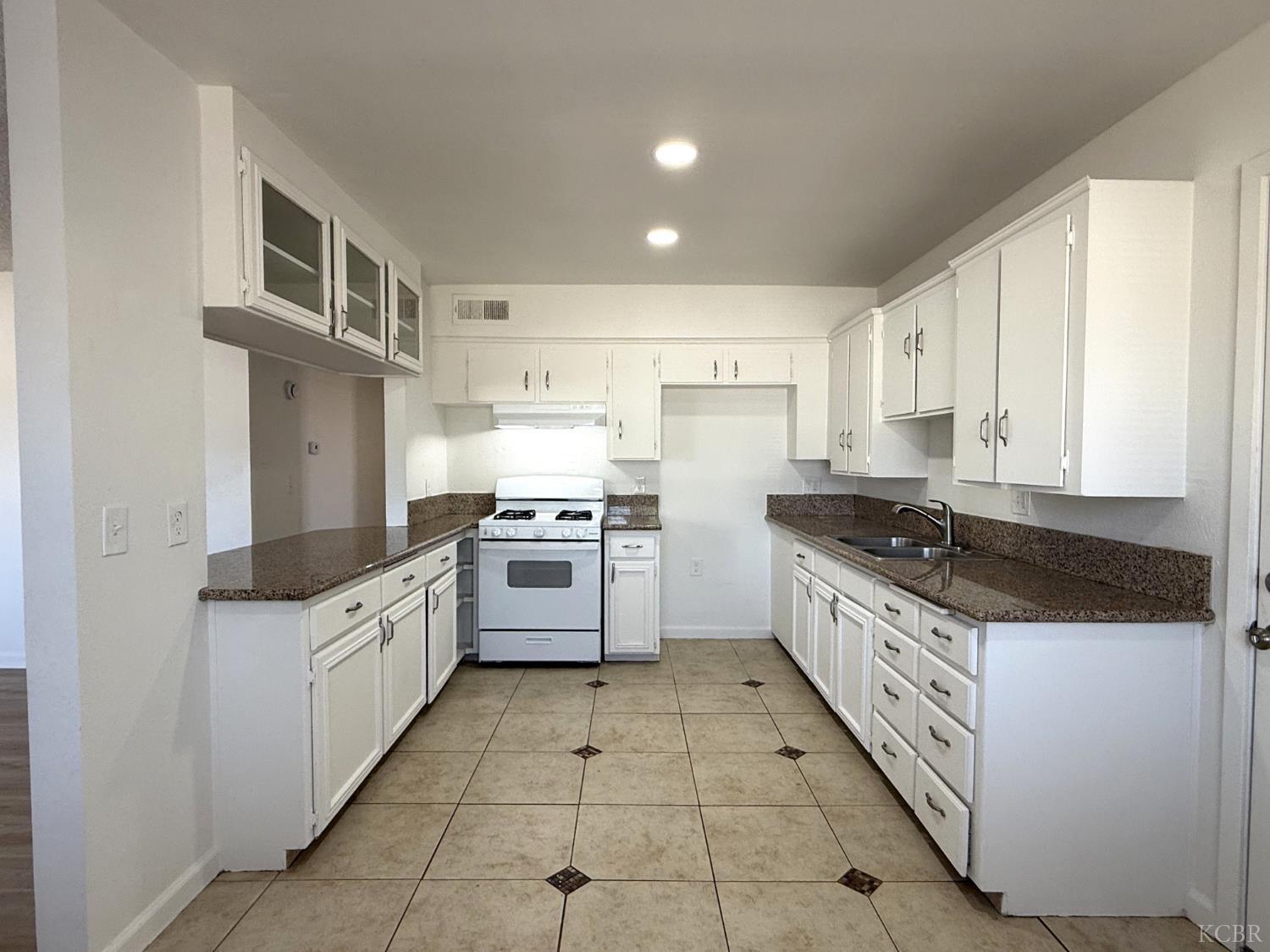 1105 N Thorne Ave, Fresno, CA 93728