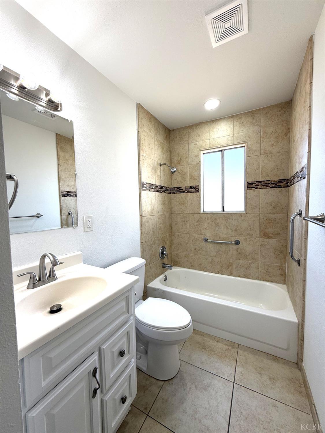 1105 N Thorne Ave, Fresno, CA 93728
