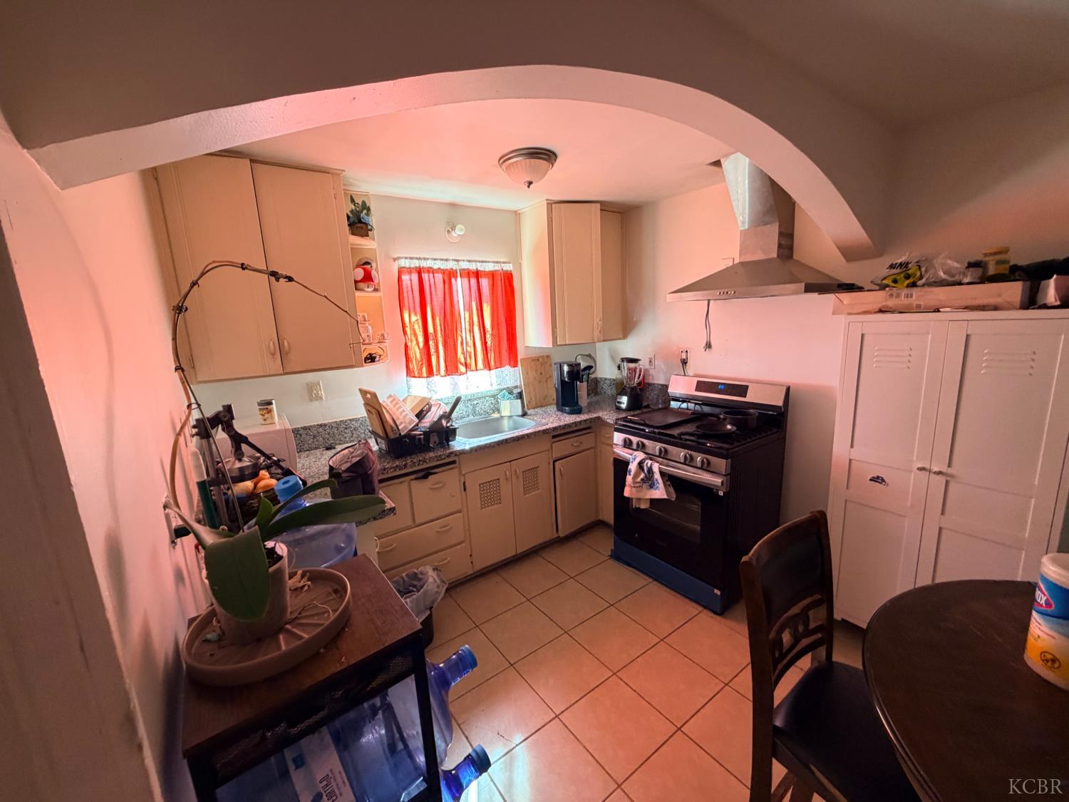 605 E Stanislaus St, Avenal, CA 93204