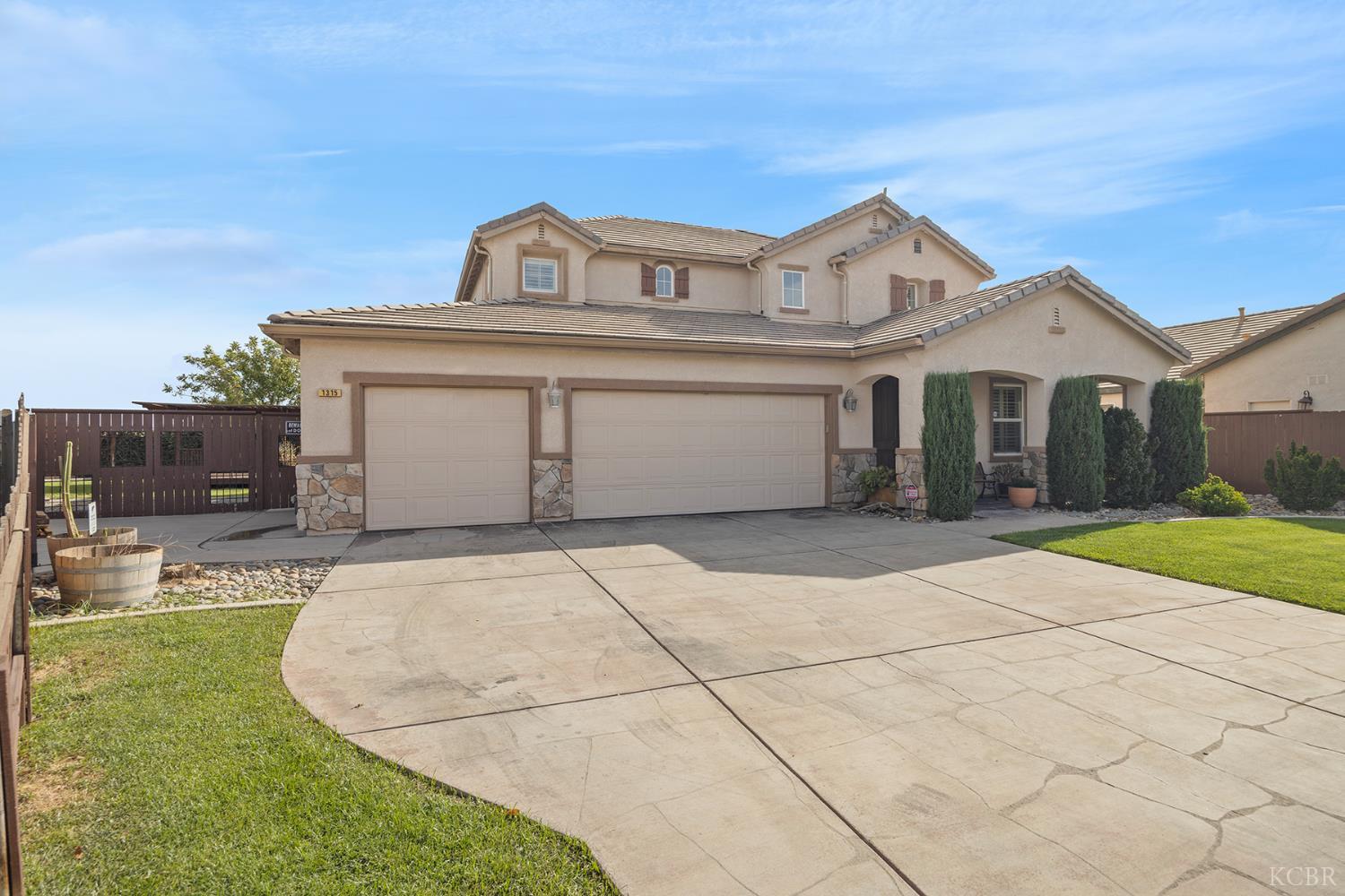 1315 Acres Way, Hanford, CA 93230